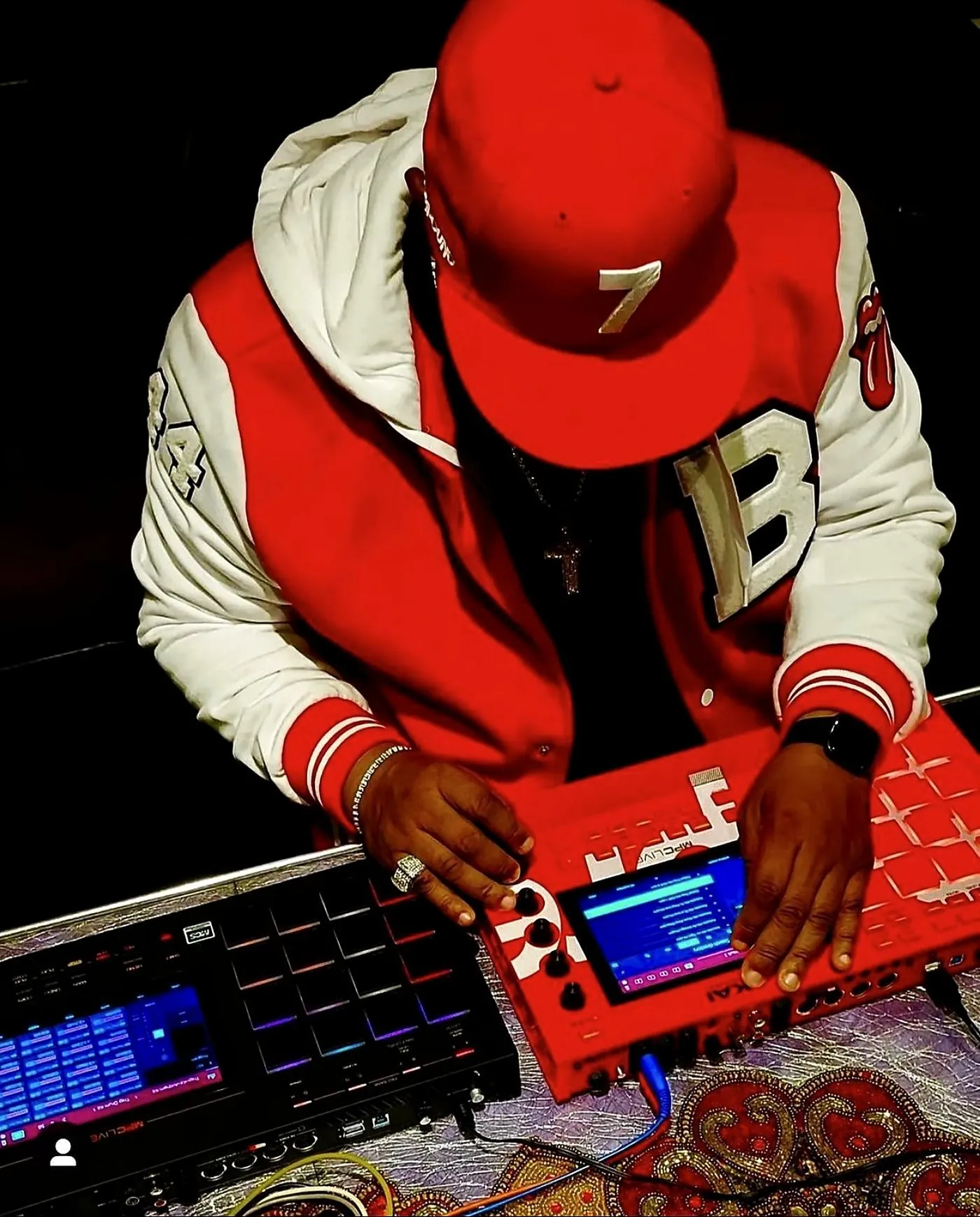 Joe Blast producing on the AKAI MPC Live